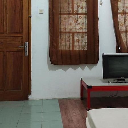 Losmen Yosi Carita Hotell Exteriör bild