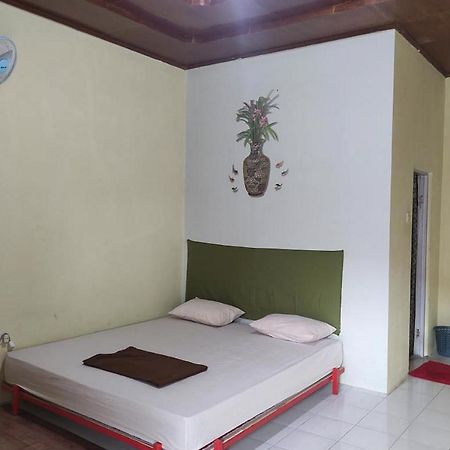 Losmen Yosi Carita Hotell Exteriör bild