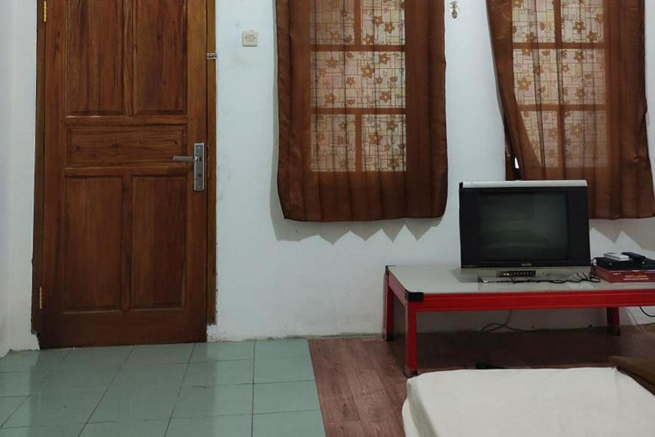 Losmen Yosi Carita Hotell Exteriör bild
