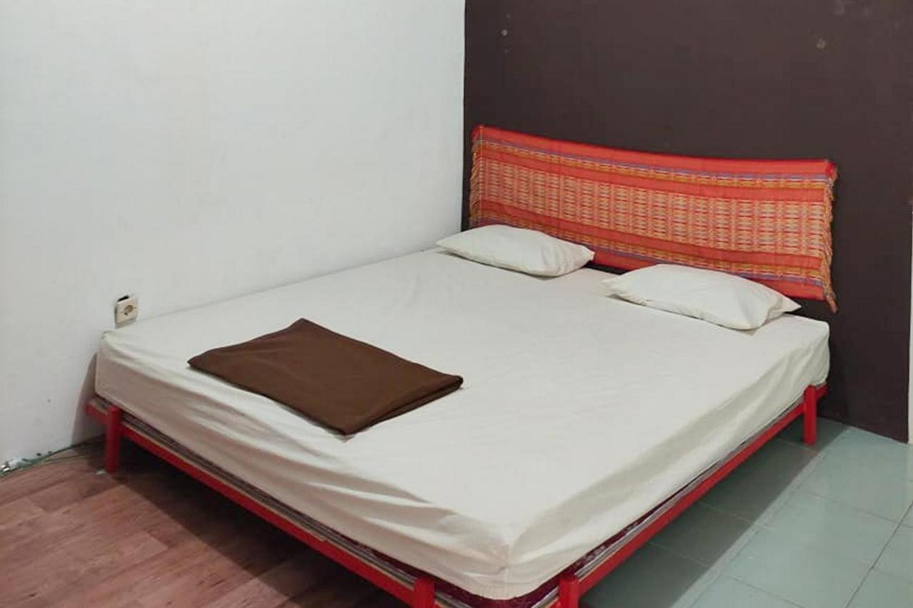 Losmen Yosi Carita Hotell Exteriör bild