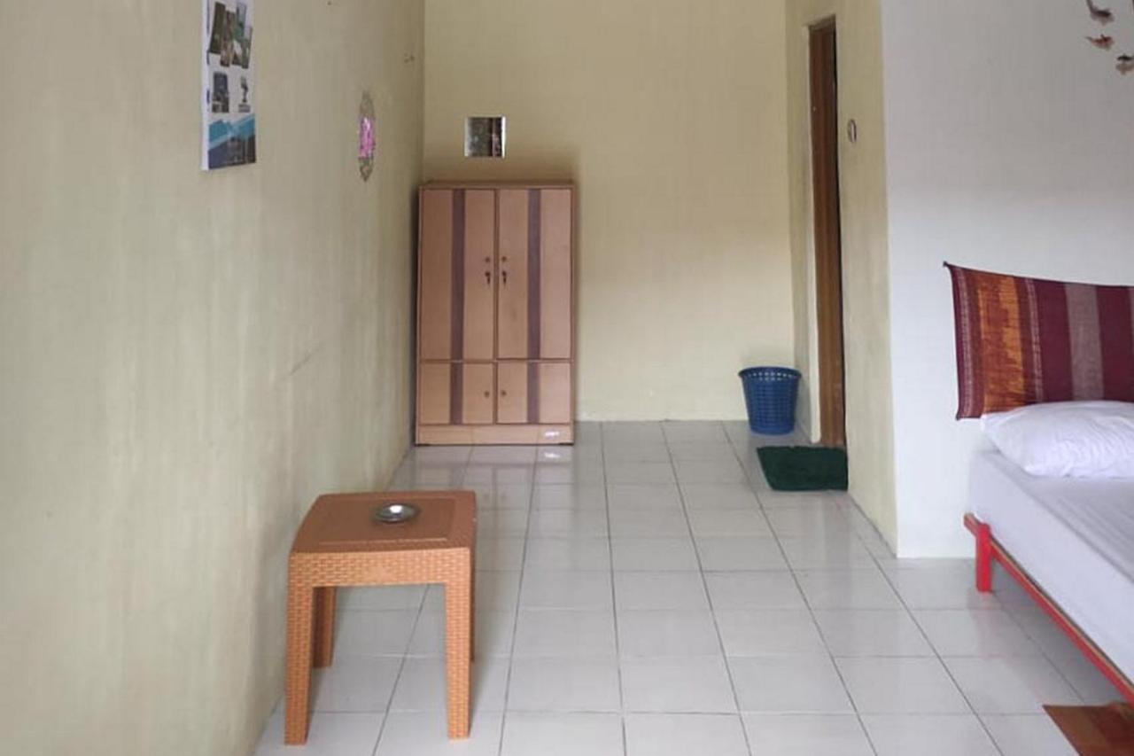 Losmen Yosi Carita Hotell Exteriör bild